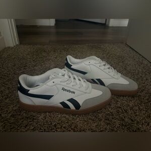Reebok White & Navy Low-Top Sneakers with Gum Sole